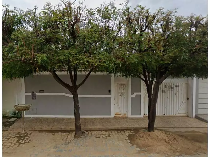 Casa à venda em leilão - leilão extrajudicial - Santa Maria da Vitória BA - lance mínimo R$ 376.960