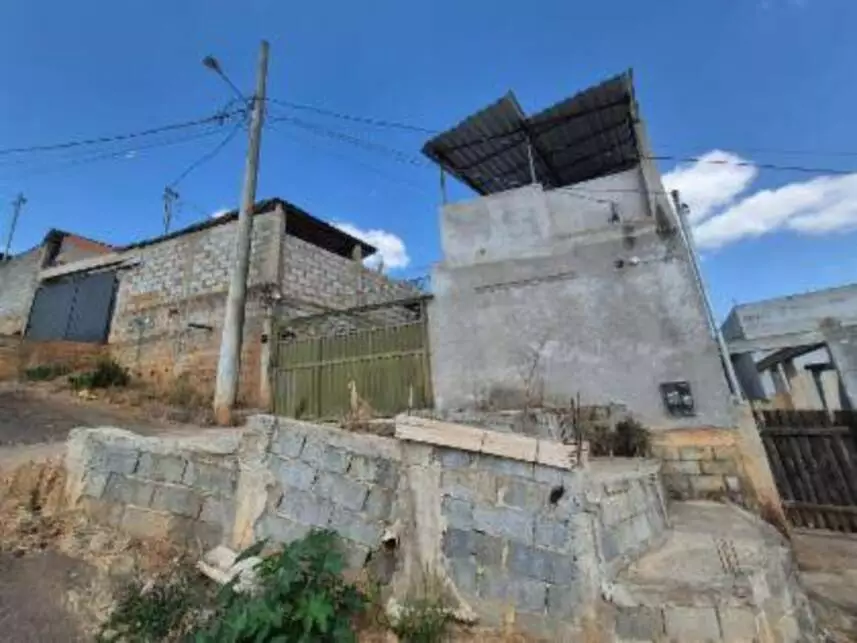 Casa à venda em leilão - leilão extrajudicial - Visconde do Rio Branco MG - lance mínimo R$ 126.160