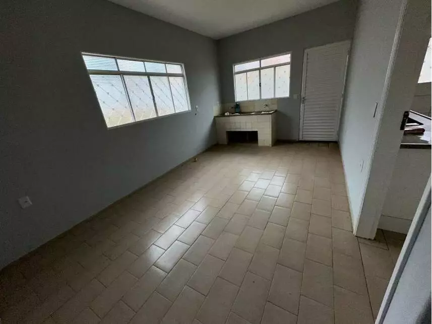 Casa à venda em leilão - leilão extrajudicial - Pereira Barreto SP - lance mínimo R$ 224.254