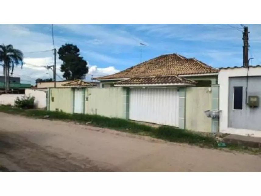 Casa à venda em leilão - leilão extrajudicial - Araruama RJ - lance mínimo R$ 198.888