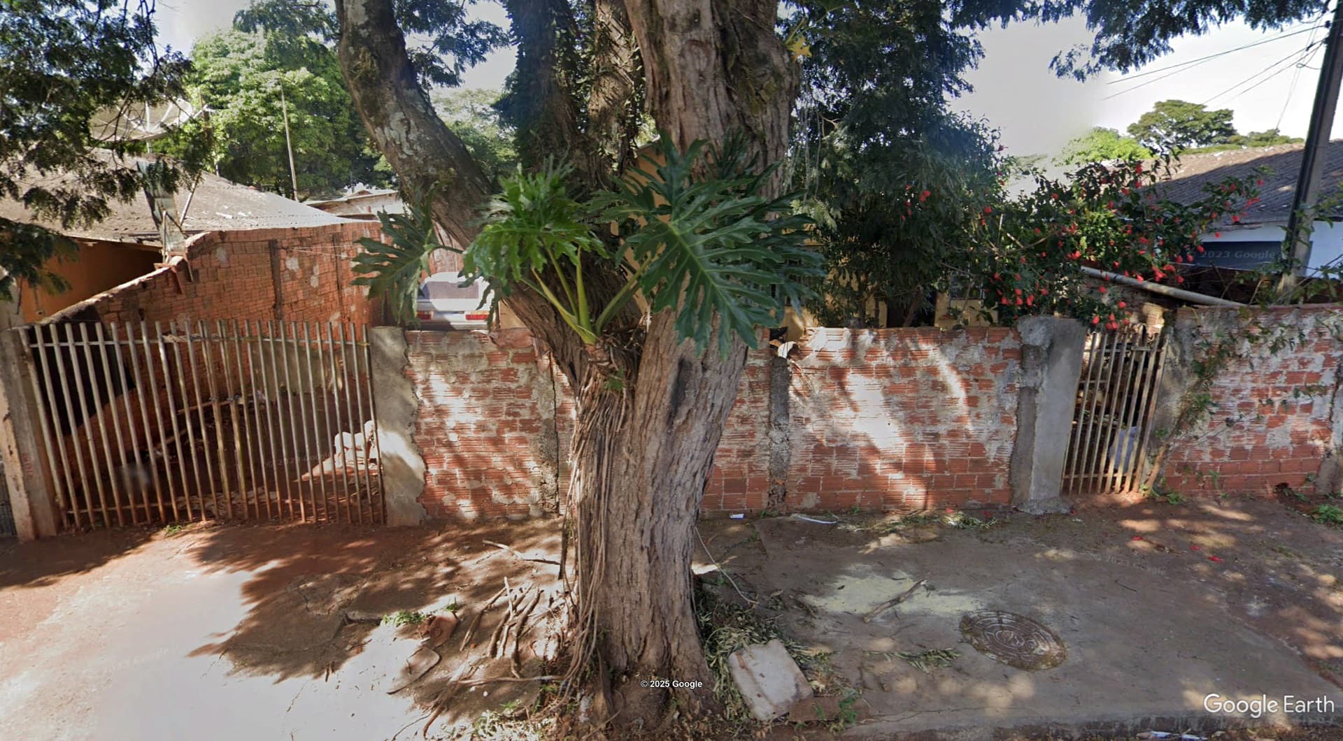 Direitos - Imóvel c/ 207m² em Arapongas/PR - leilão judicial - Arapongas PR - lance mínimo R$ 35.500