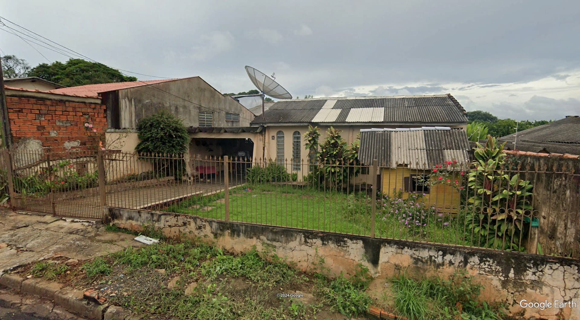 Imóvel c/ 300m² no Conj. Hab. Lindóia em Londrina/PR - leilão judicial - Londrina PR - lance mínimo R$ 150.000