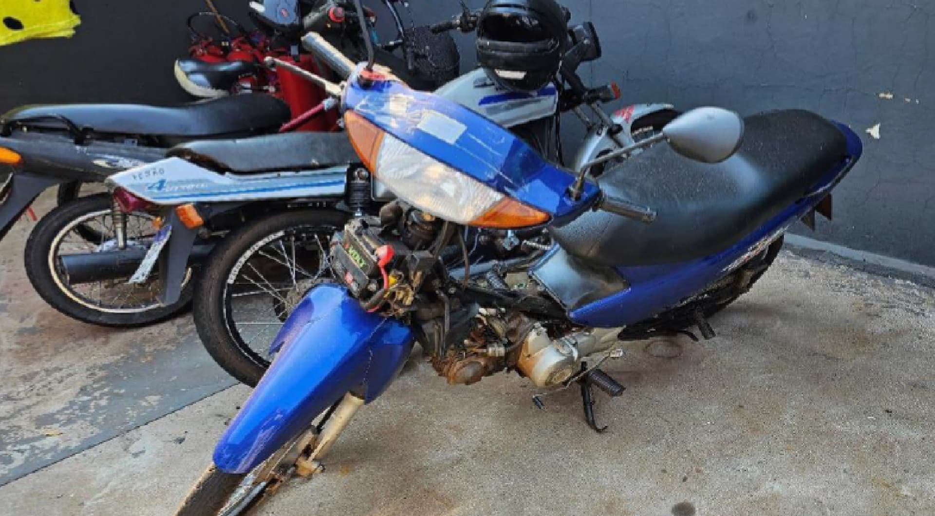 Sucata - Honda BIZ C100 ES, 04/04 em Altônia/PR - leilão judicial - Não informado BR - lance mínimo R$ 240