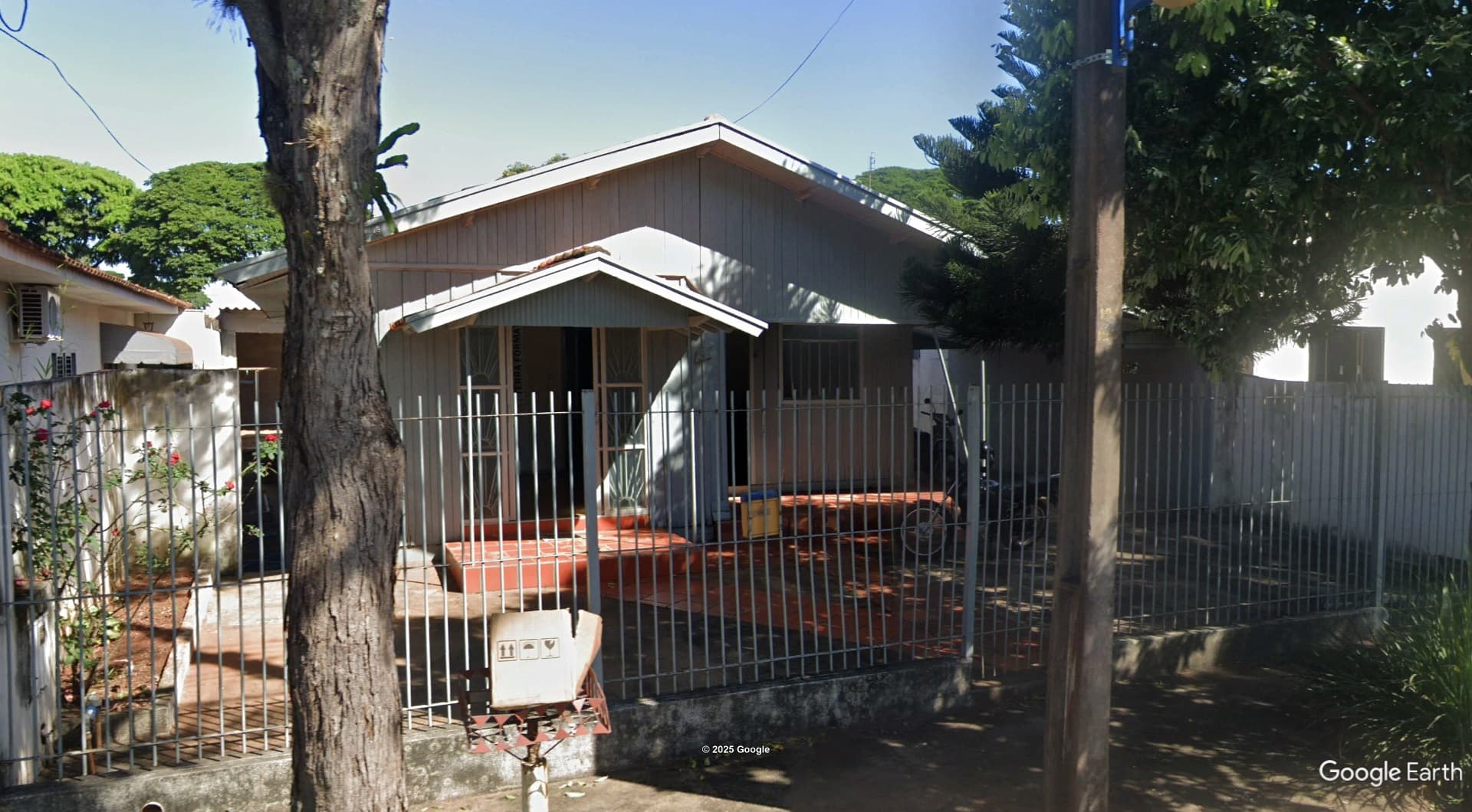 Imóvel c/ 300m² em Santa Fé/PR - leilão judicial - Não informado BR - lance mínimo R$ 285.000