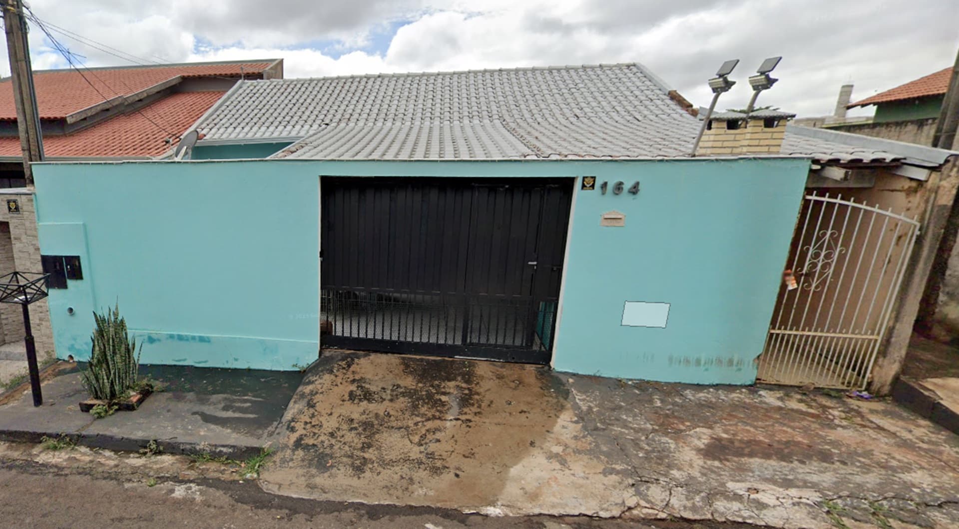 Direitos - Imóvel c/ 278,60m² no Jardim Maria do Carmo em Londrina/PR - leilão judicial - Londrina PR - lance mínimo R$ 300.000