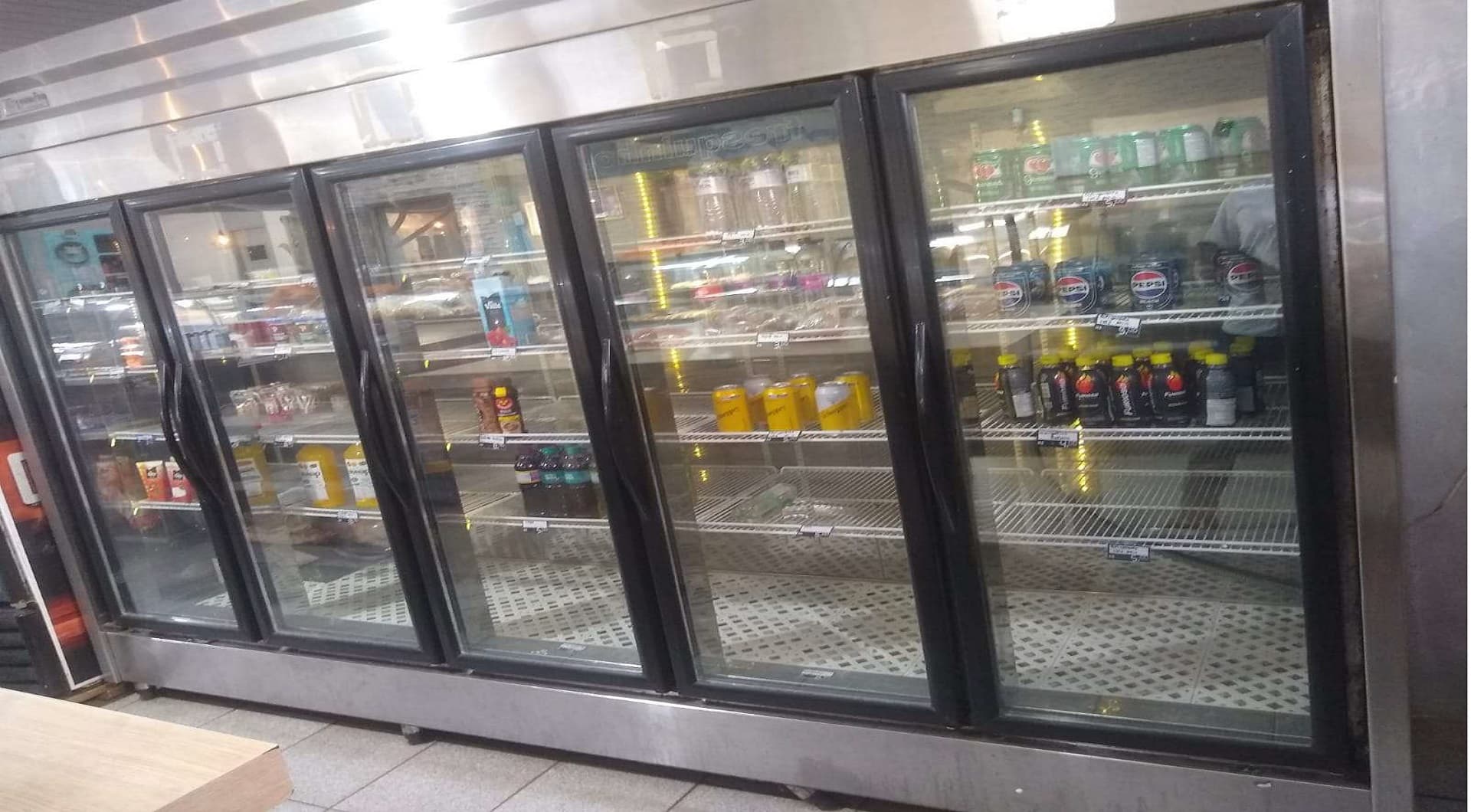 01 expositor refrigerado Londrifrio - leilão judicial - Não informado BR - lance mínimo R$ 6.000