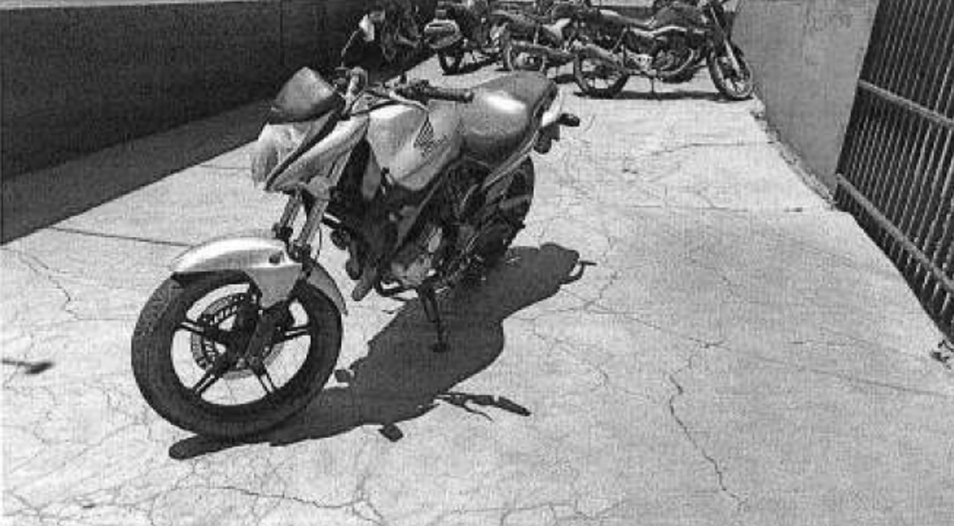 Sucata - Honda CB 300, em Grandes Rios/PR - leilão judicial - Grandes Rios PR - lance mínimo R$ 240