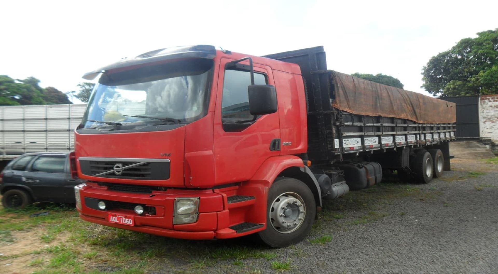 Volvo VM 260 6x2R, 11/11 em Icaraíma/PR - leilão judicial - Não informado BR - lance mínimo R$ 120.000