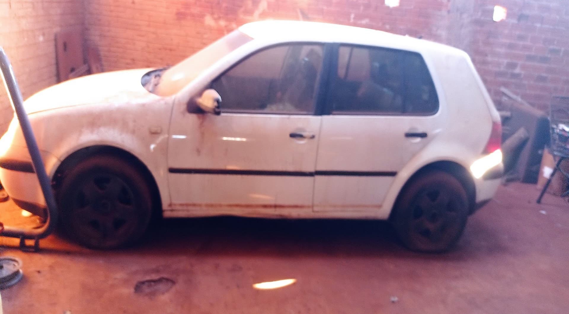 VW Golf 00/00 em São João do Ivaí/PR - leilão judicial - Não informado BR - lance mínimo R$ 5.001