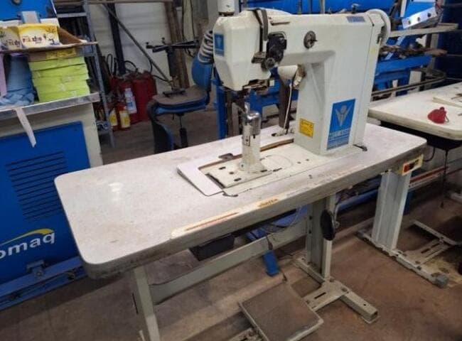 Uma máquina de costura industrial usada - leilão judicial - Não informado BR - lance mínimo R$ 1.300