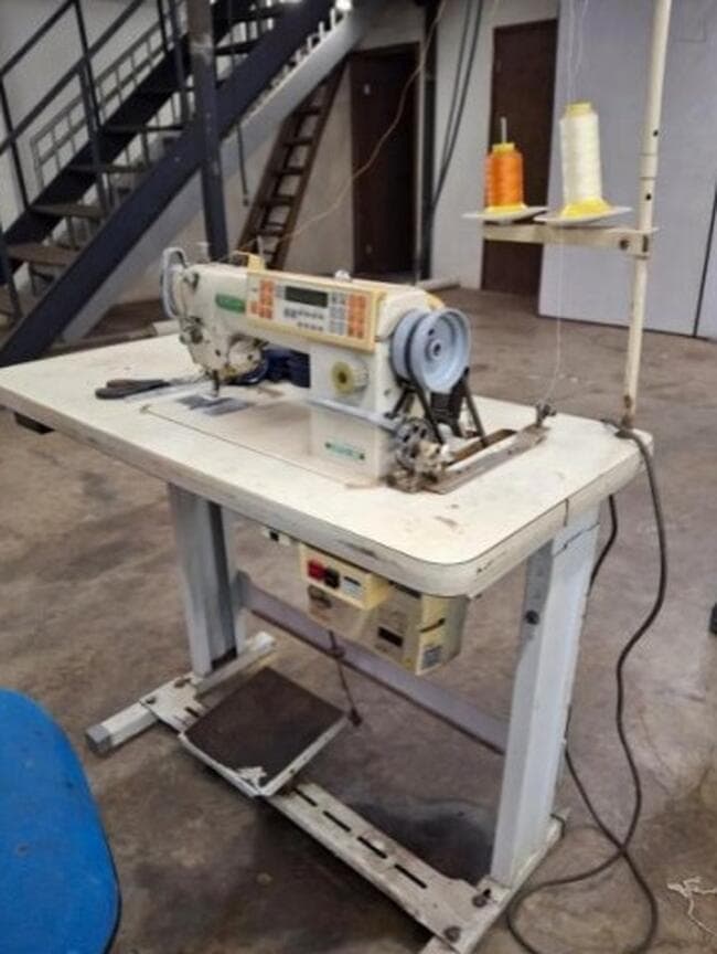Uma máquina de costura industrial eletrônica usada - leilão judicial - Não informado BR - lance mínimo R$ 1.500
