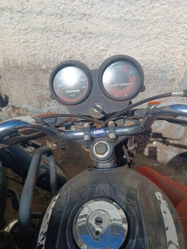 SUCATA/INSERVÍVEL: HONDA / CG 125 FAN, ano 2005 - leilão judicial - Não informado BR - lance mínimo R$ 400