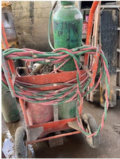 01 (uma) Máquina de Solda 425; 01 (uma) Furadeira de Bancada; 01 (um) Maçarico completo;01 (uma) Talha de corrente;01 (um) Quadro de ferramentas - leilão judicial - Caaporã PB - lance mínimo R$ 6.600