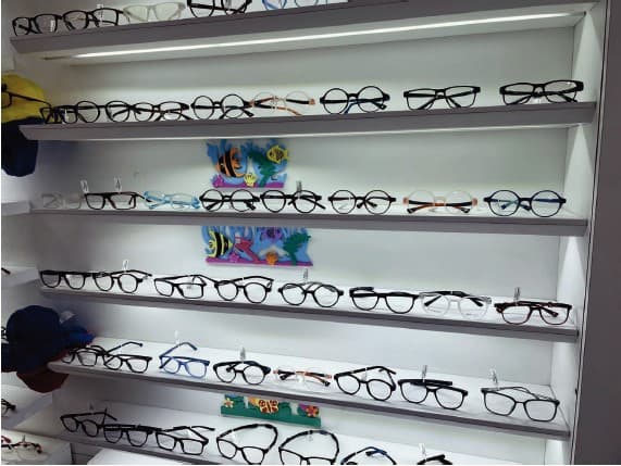 63 (sessenta e três) armações de oculos infantil, em cores e formatos diversos.Pordutos novos. - leilão judicial - João Pessoa PB - lance mínimo R$ 2.520