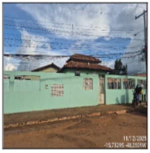 Um imóvel do tipo Casa, Localizado em Q B LOTE 08 CASA, N. 02 AGUAS LINDAS DE GOIAS-GO - leilão extrajudicial - Não informado PB - lance mínimo R$ 158.000