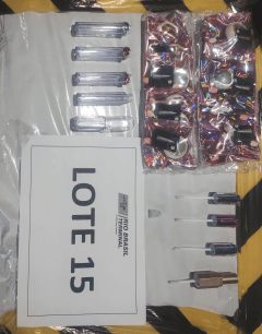 Lote 15 - (323X) 8081 Tampa Tipo Pincel Para Frasco Pequeno De Acrilico 4Ml/4G//// | (600X... - leilão extrajudicial - Não informado BR - lance mínimo R$ 13.900